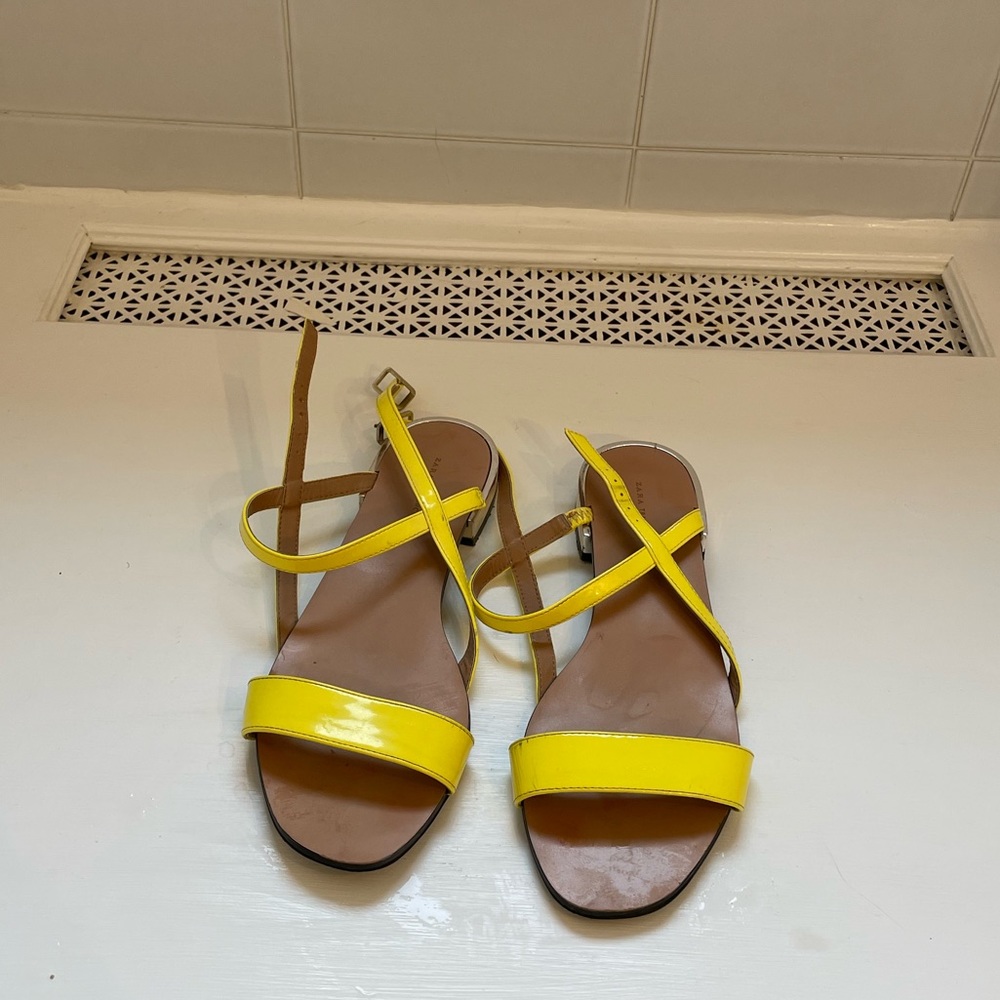 Zara bright yellow flats sandals 8